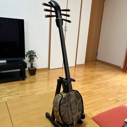 受け渡し終了。六線（沖縄三線）