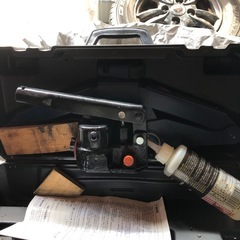 取引中！車載用やタイヤ交換に！ジャッキ！たの画像