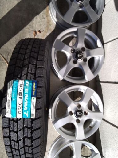 スタッドレスタイヤ新品！グッドイヤーアイスナビ7 と145/80r18に中古ホイールセット