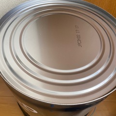 アディダス缶　収納ボックス　椅子にもなるの画像