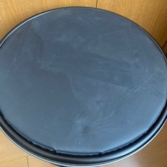 アディダス缶　収納ボックス　椅子にもなるの画像