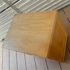 IKEA サイドテーブルの画像