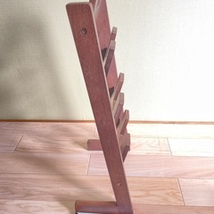 温かみある木製スリッパラックの画像