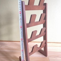 温かみある木製スリッパラックの画像