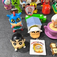 クレヨンしんちゃん トムとジェリー おさるのジョージ 等 ハッピーセット 玩具の画像