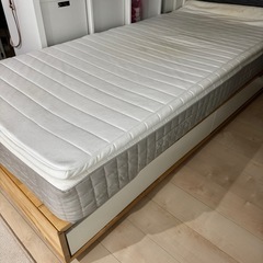 IKEA MANDAL シングルベッド 90x200cm マットレスつきの画像