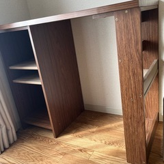 稼働棚付きの学習机の画像