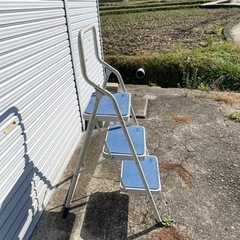 3段踏み台の画像