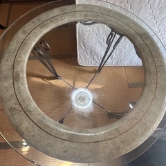 ガラステーブルの画像