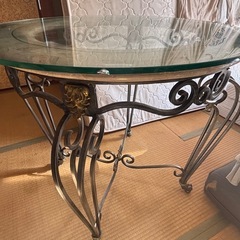 ガラステーブルの画像