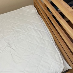 IKEA セミダブルベッド（マットレス、フレーム込み）の画像