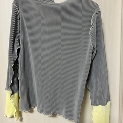 kirakirashop 袖配色プリーツトップス　グレーの画像