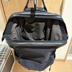 A4サイズが入る リュックサック(黒色)
の画像