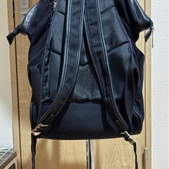 A4サイズが入る リュックサック(黒色)
の画像