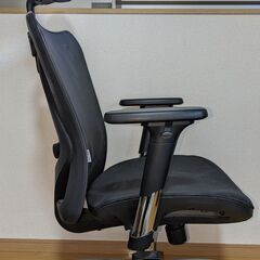 仕事用椅子の画像
