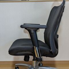 仕事用椅子の画像