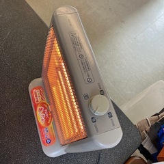 A2511-050 HITACHI Living Systems ハロゲンヒーター HLH-102 グレージュ 2009年製 通電確認済み キズ汚れ有りの画像