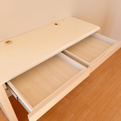 【11月3日、4日限定】４電源付き　キャスター付き　120cmのワイドデスクの画像