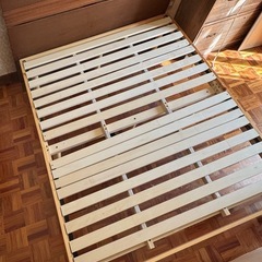 無印良品の組立ダブルベッドとマットレスとエアーウィーブのマットレスの画像