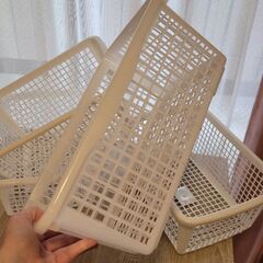 収納ボックス 4個セット（ホワイト／プラスチック製）の画像