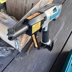 マキタ ばら釘打機 (常圧) 90mm AG090の画像