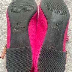 EVOL リボン付きのスエード風ピンクフラットシューズ，バレエシューズ⭐︎ の画像