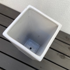 【終了】植木鉢　白　スタイリッシュ　の画像