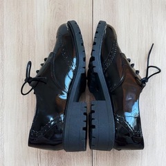 Scramble エナメル 厚底 レースアップシューズ 黒 光沢 ラバーの画像