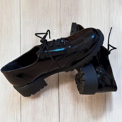 Scramble エナメル 厚底 レースアップシューズ 黒 光沢 ラバーの画像