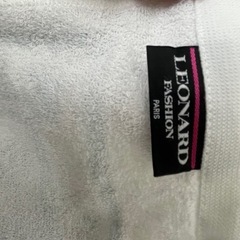 ●■★【未使用】LEONARD レオナール リボンプリント バスタオル 大判 サイズ60×125cm の画像