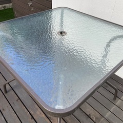 ガーデンテーブル　ガラス天板の画像