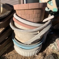 植木鉢や大きな鉢など各種！引取り限定！の画像