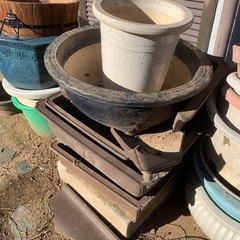 植木鉢や大きな鉢など各種！引取り限定！の画像