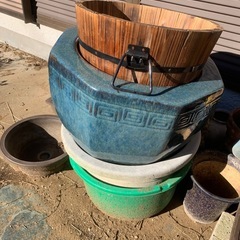 植木鉢や大きな鉢など各種！引取り限定！の画像