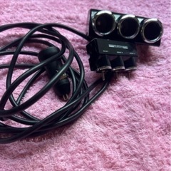 三連シガーソケットの画像