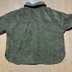 タグ付き　110サイズ　コーデュロイシャツ　カーキ　の画像