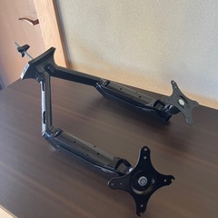 モニター固定アーム付きデスクの画像