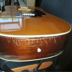 YAMAHA FG-200D 檄鳴り 外観の ラッカー塗装の劣化による模様ありの画像