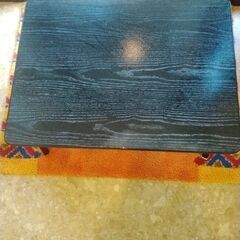 脚がたためるテーブルの画像