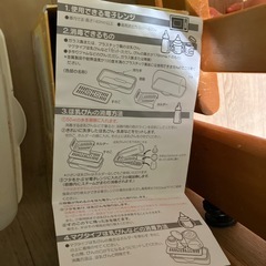 哺乳瓶消毒器2個と哺乳瓶2本の画像