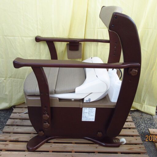 家具調水洗トイレ＜座楽＞シャワポット