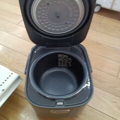 ★リユースのサカイつくば店★TK7137 アイリスオーヤマ 炊飯器 RC-MEA30 ３合 23年製 動作確認／クリーニング済み　【リユースのサカイつくば店】 の画像