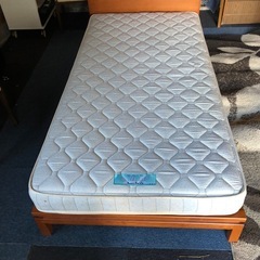 マットレス付きシングルベッドの画像