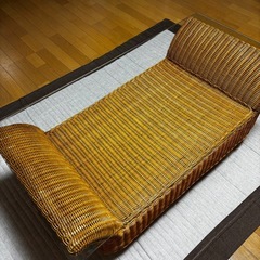 ナチュラル♪ カーブが可愛い！天然素材◾️ガラス天板×籐ラタンテーブル 籐家具の画像