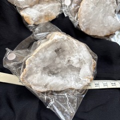 ジオード・白水晶・黄鉄鉱計約１.２kgの画像