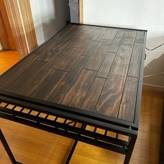 ダイニングテーブルの画像