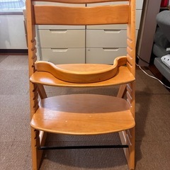 お子様の成長に寄り添うベビー&キッズ　ハイチェア　高さ調整可能です。の画像