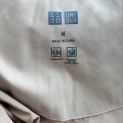 ユニクロ シームレスダウンパーカ 人気の旧商品 ベージュ M 469896の画像