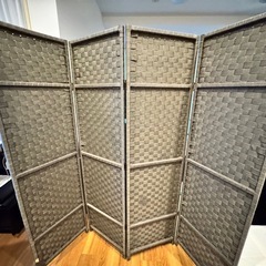 折りたたみ式 4連パーテーション（グレー／布製）無料で差し上げますの画像