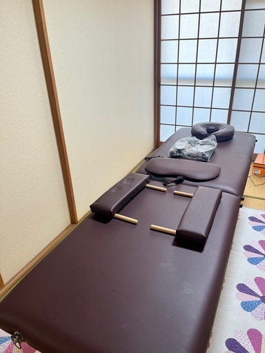 商談中エステベッド折りたたみ　施術ベッド